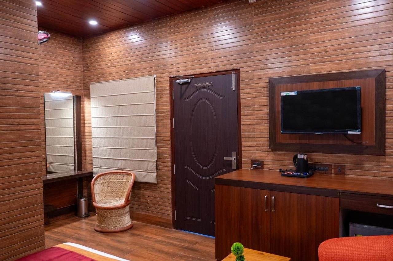 JHARNA RESORT  DELUXE  ROOM 3