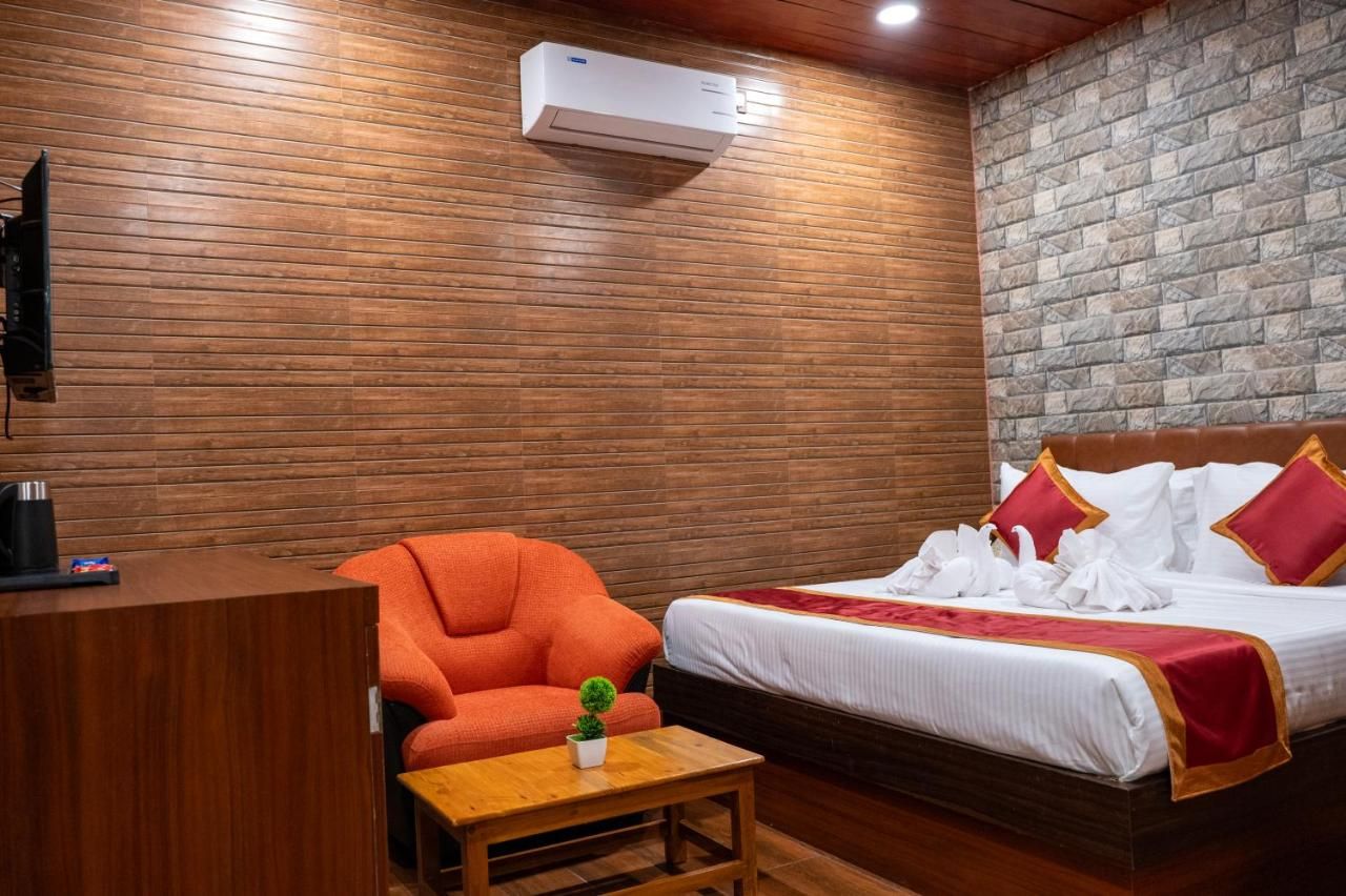 JHARNA RESORT  DELUXE  ROOM