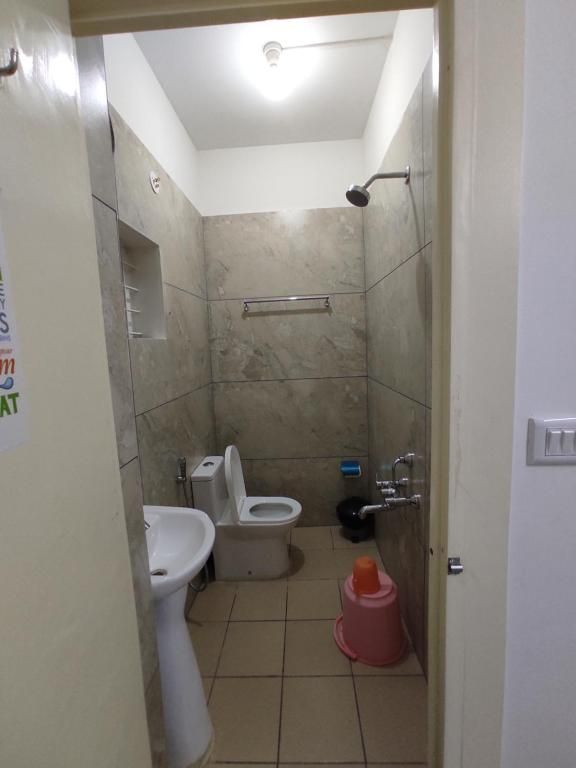 6 Bed AC Dorm Unisex