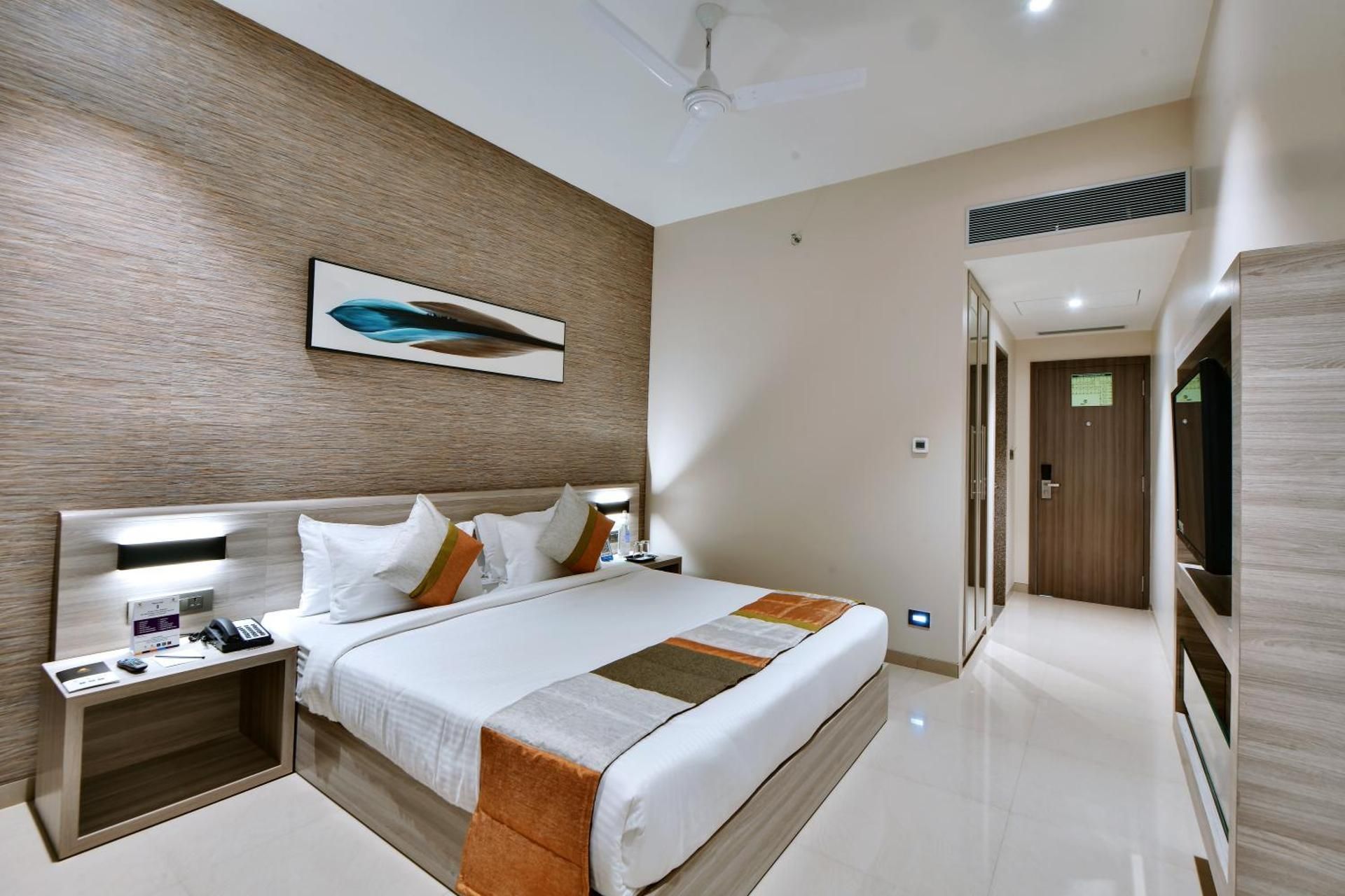 Click Hotel Pithampur Executive Suite