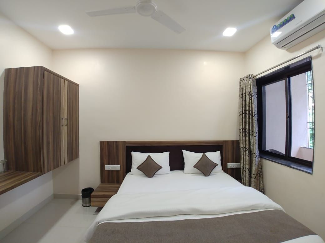 Deluxe AC Room