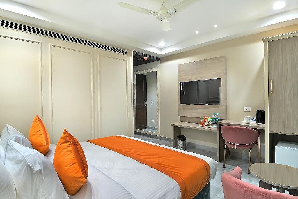 Luxury King Bed Room