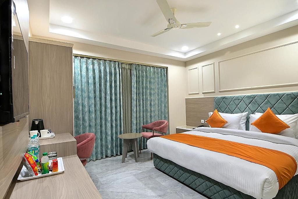 Luxury King Bed Room