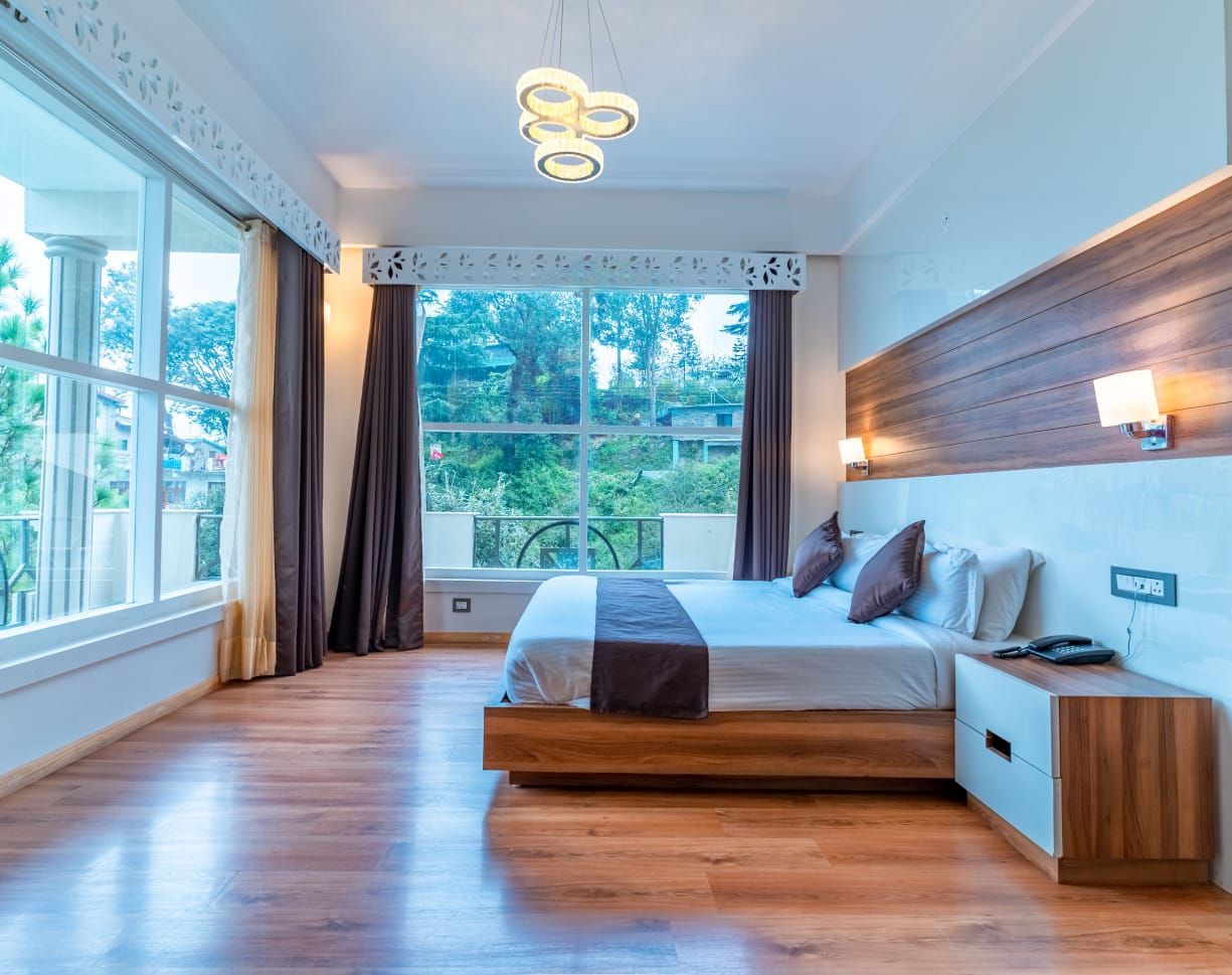 Family room with Private Balcony and Queen Bed