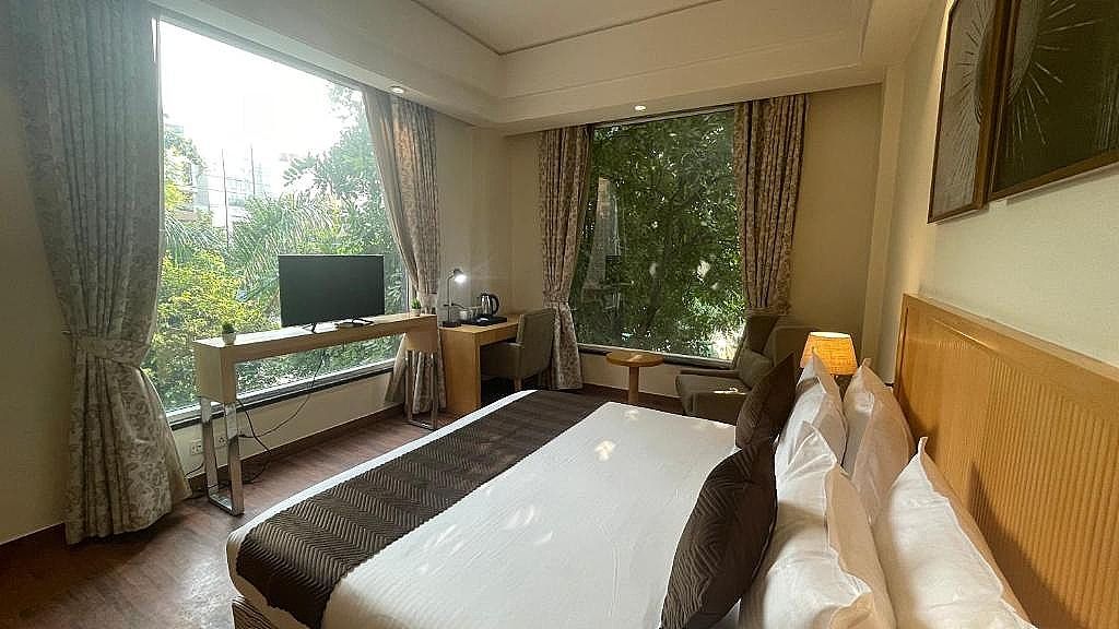 Premium King Suite with City View