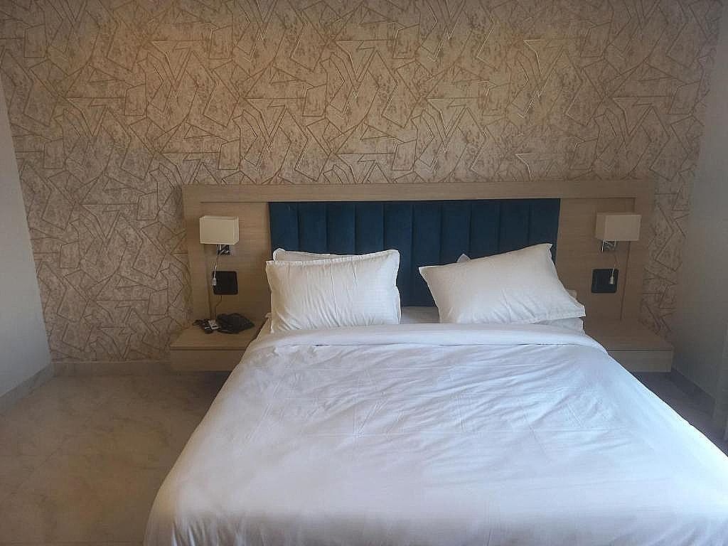 Hotel Holiday Grand Deluxe Room 3