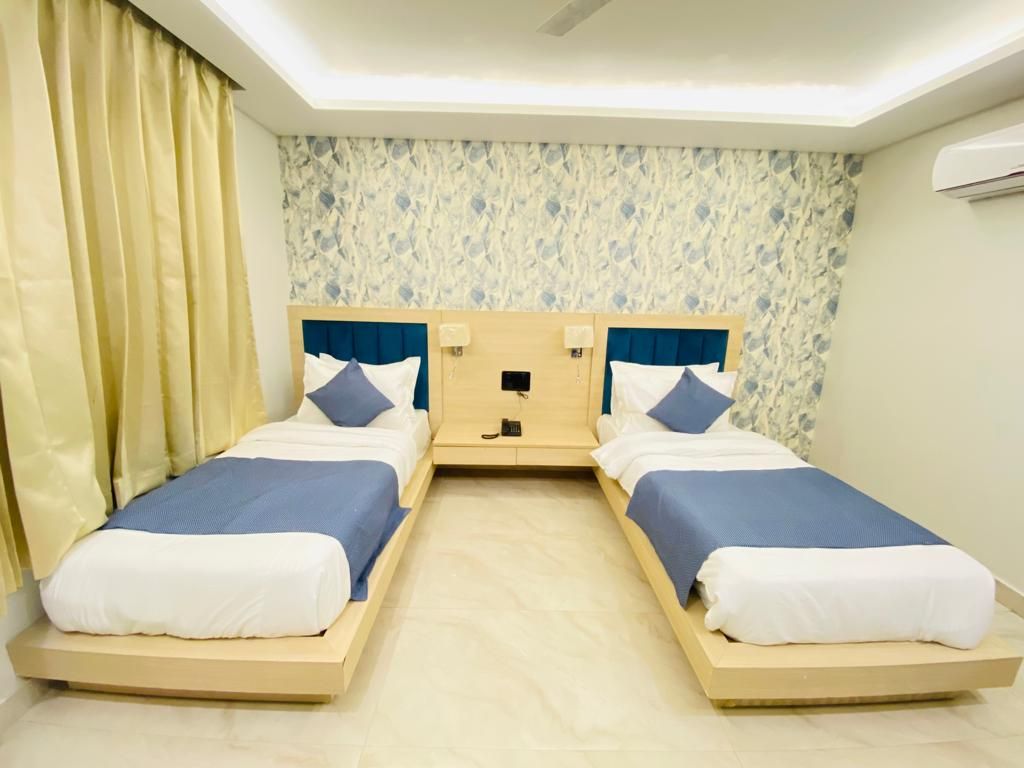 Hotel Holiday Grand Deluxe Room 4