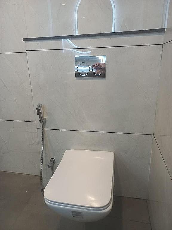 Hotel Holiday Grand Deluxe Room 6