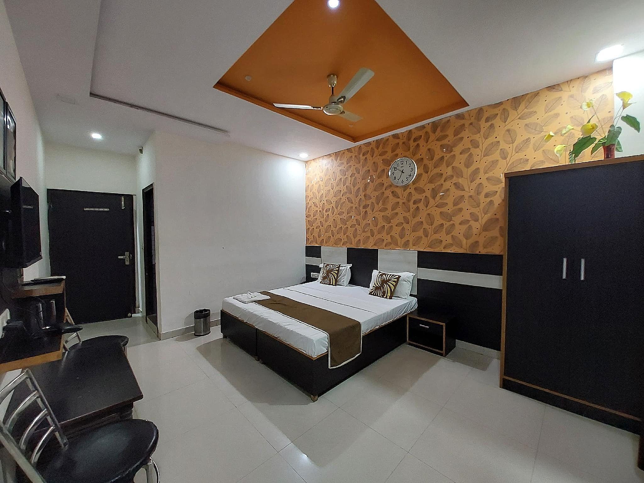 Deluxe Balcony Room
