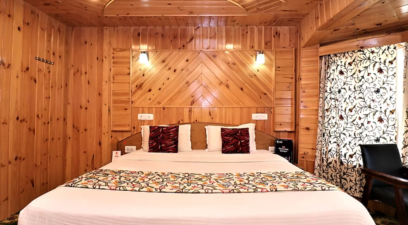 Hotel Bombay Palace Deluxe Room non ac