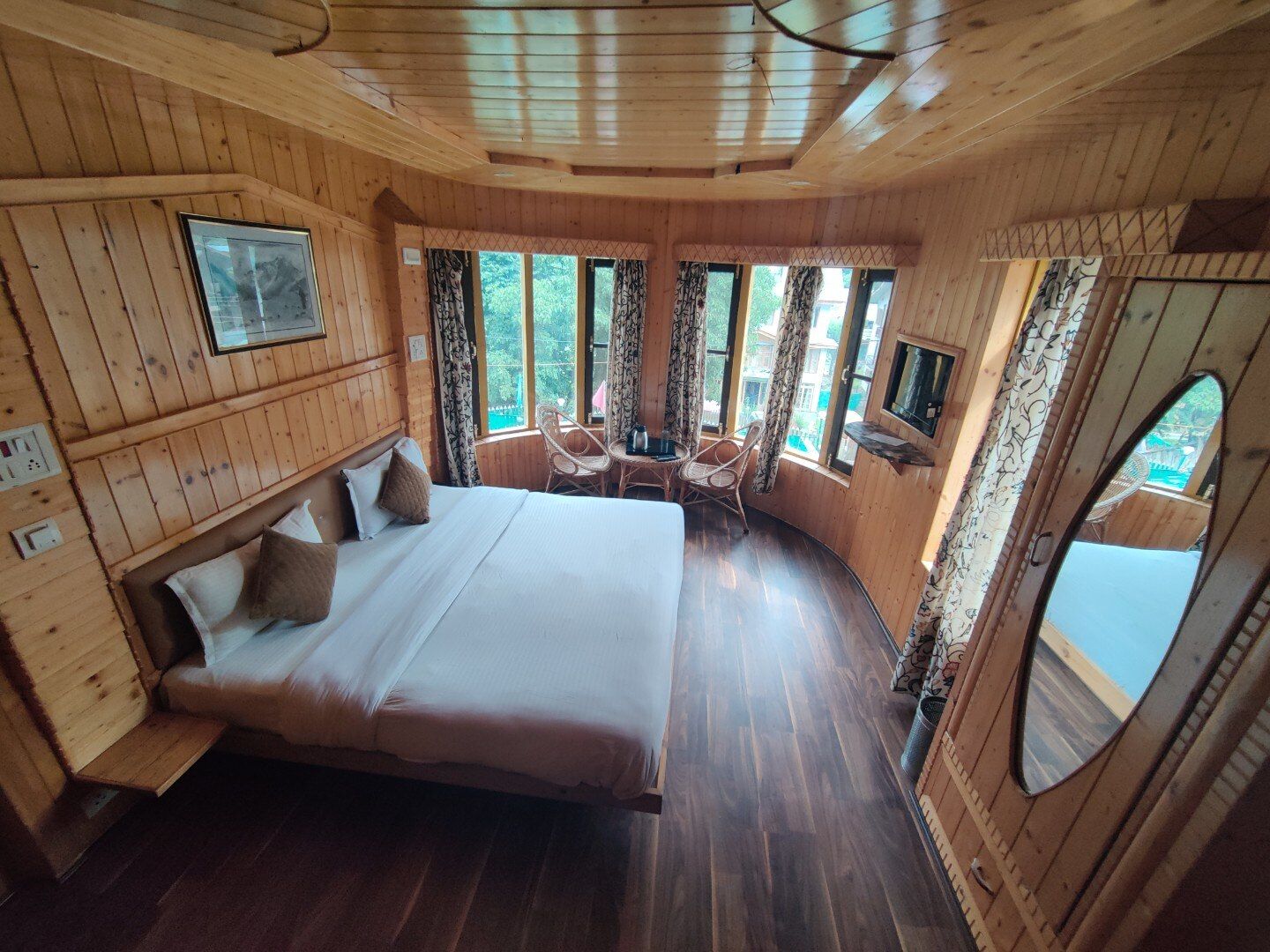 Hotel Bombay Palace Deluxe Room non ac 6