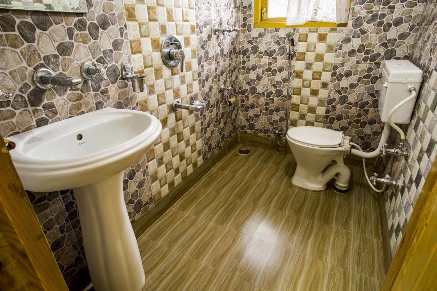 Hotel Bombay Palace Deluxe Room non ac 24