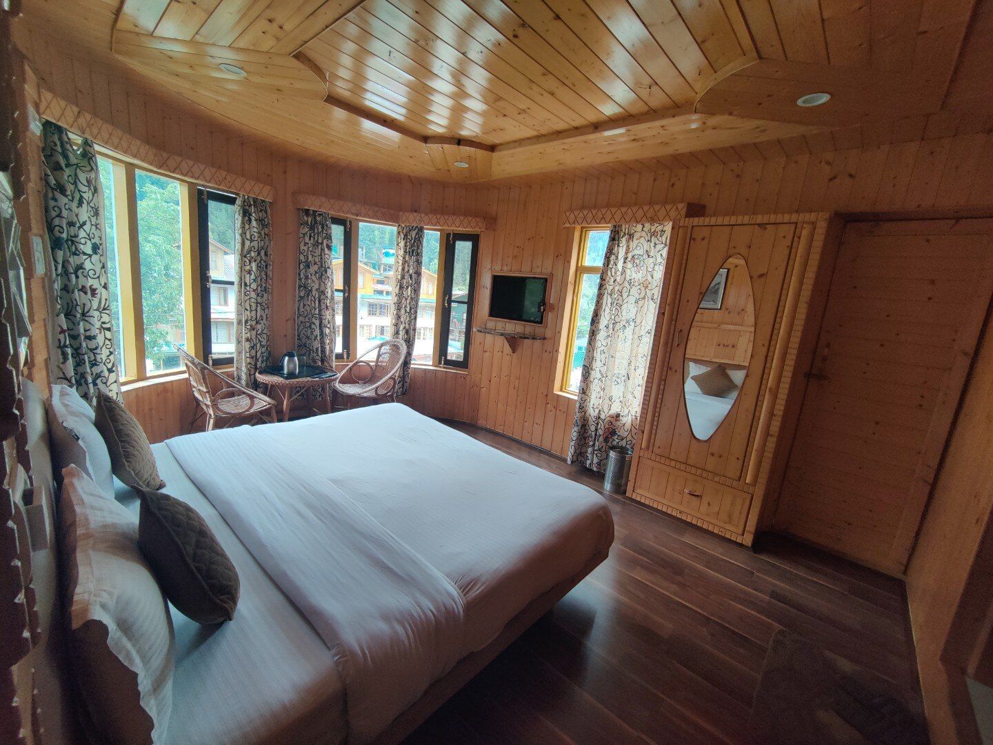 Hotel Bombay Palace Deluxe Room non ac 16