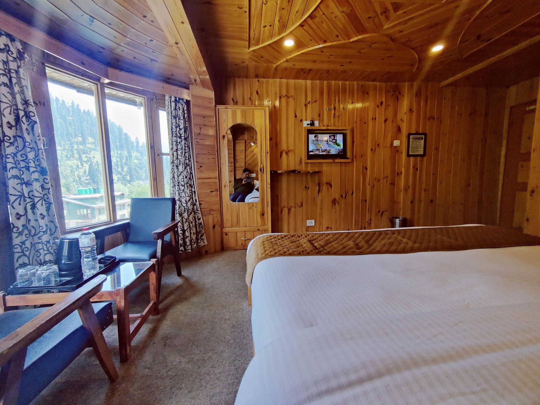 Hotel Bombay Palace Deluxe Room non ac 8