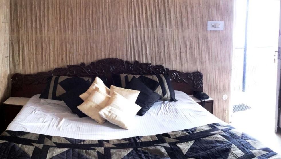 Hotel Pearl Deluxe Room 5