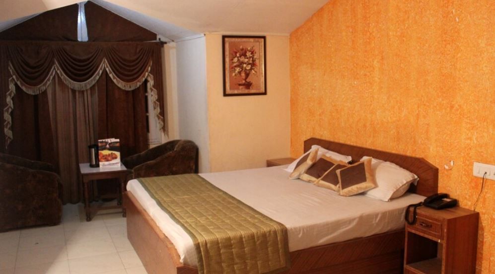 Hotel Pearl Deluxe Room 3