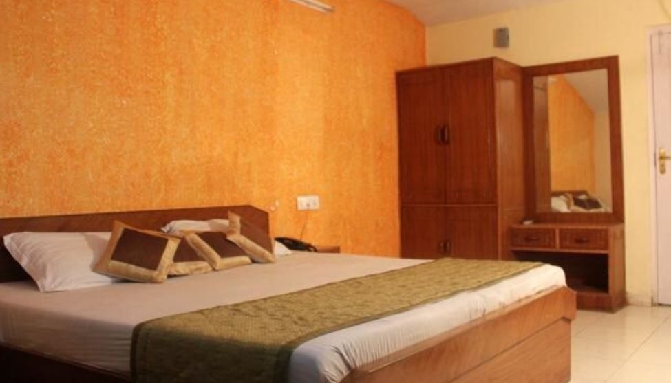 Hotel Pearl Deluxe Room 6