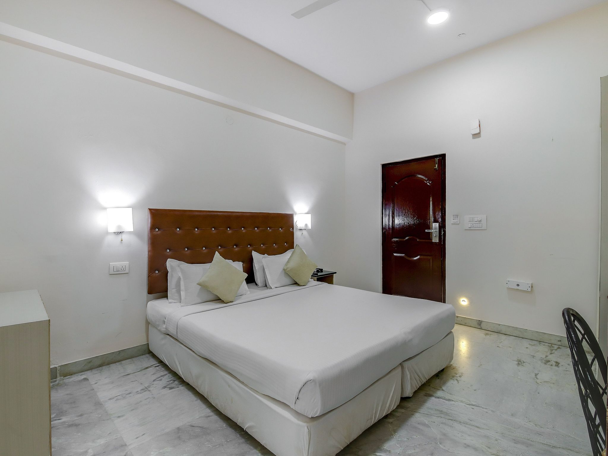 STANDARD COUPLE ROOM