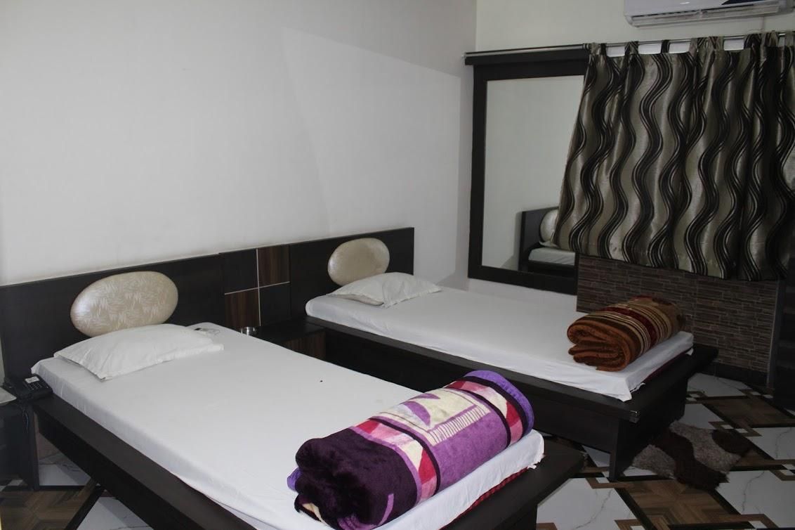 Bhagwani Palace, Jorhat Deluxe Room 4