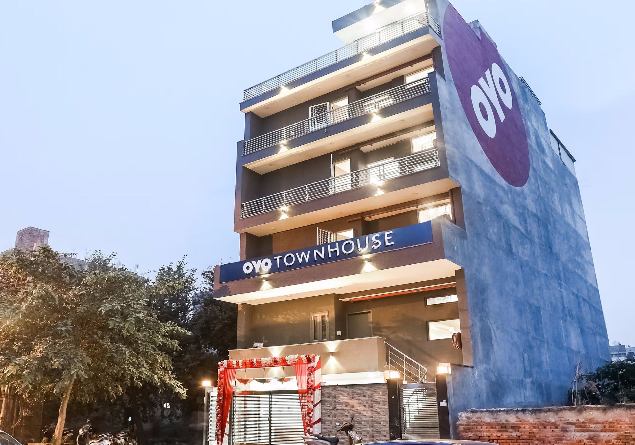 Super Townhouse Rohini Sector 23