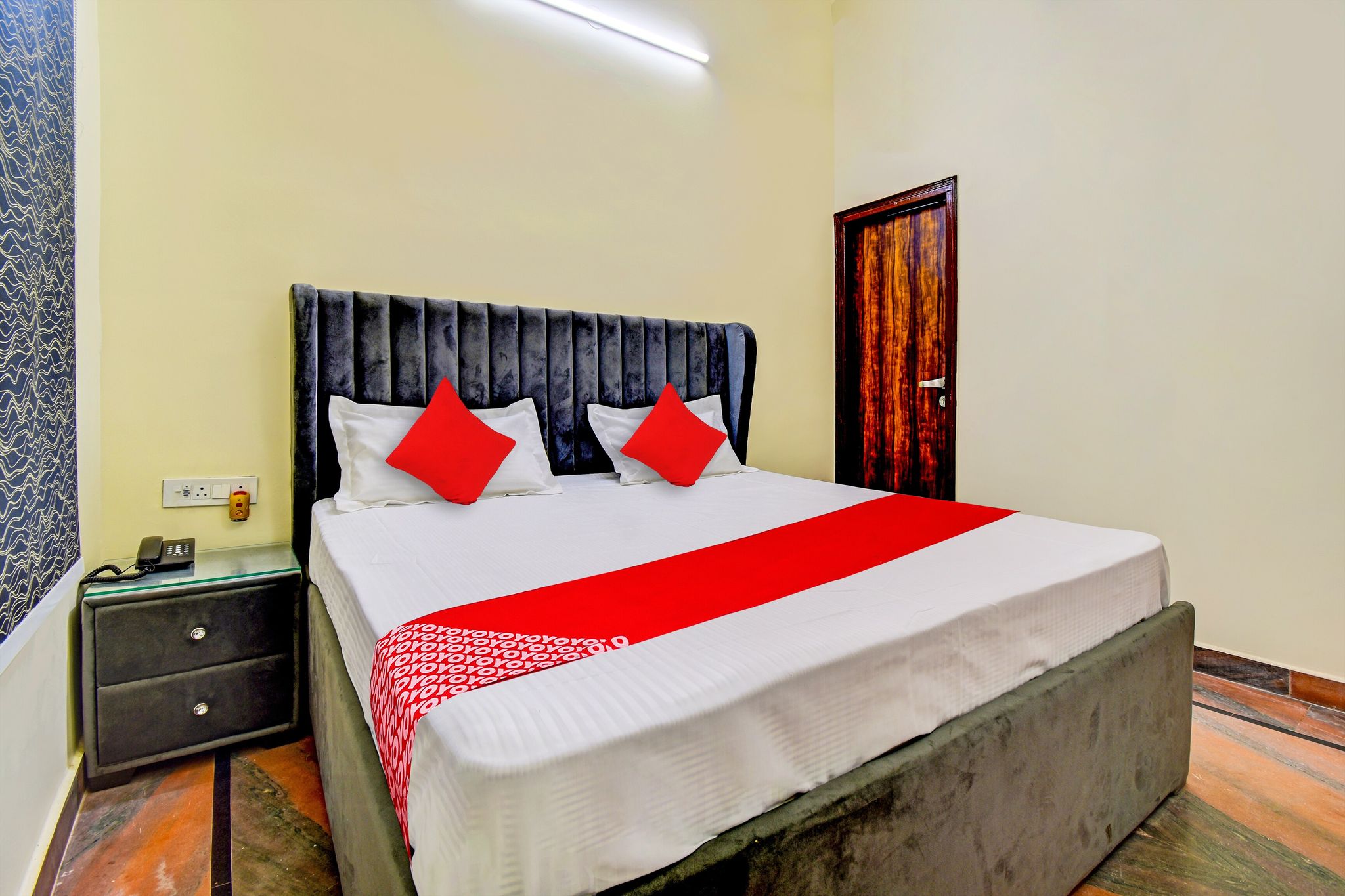 Hotel O White Hut Classic 13