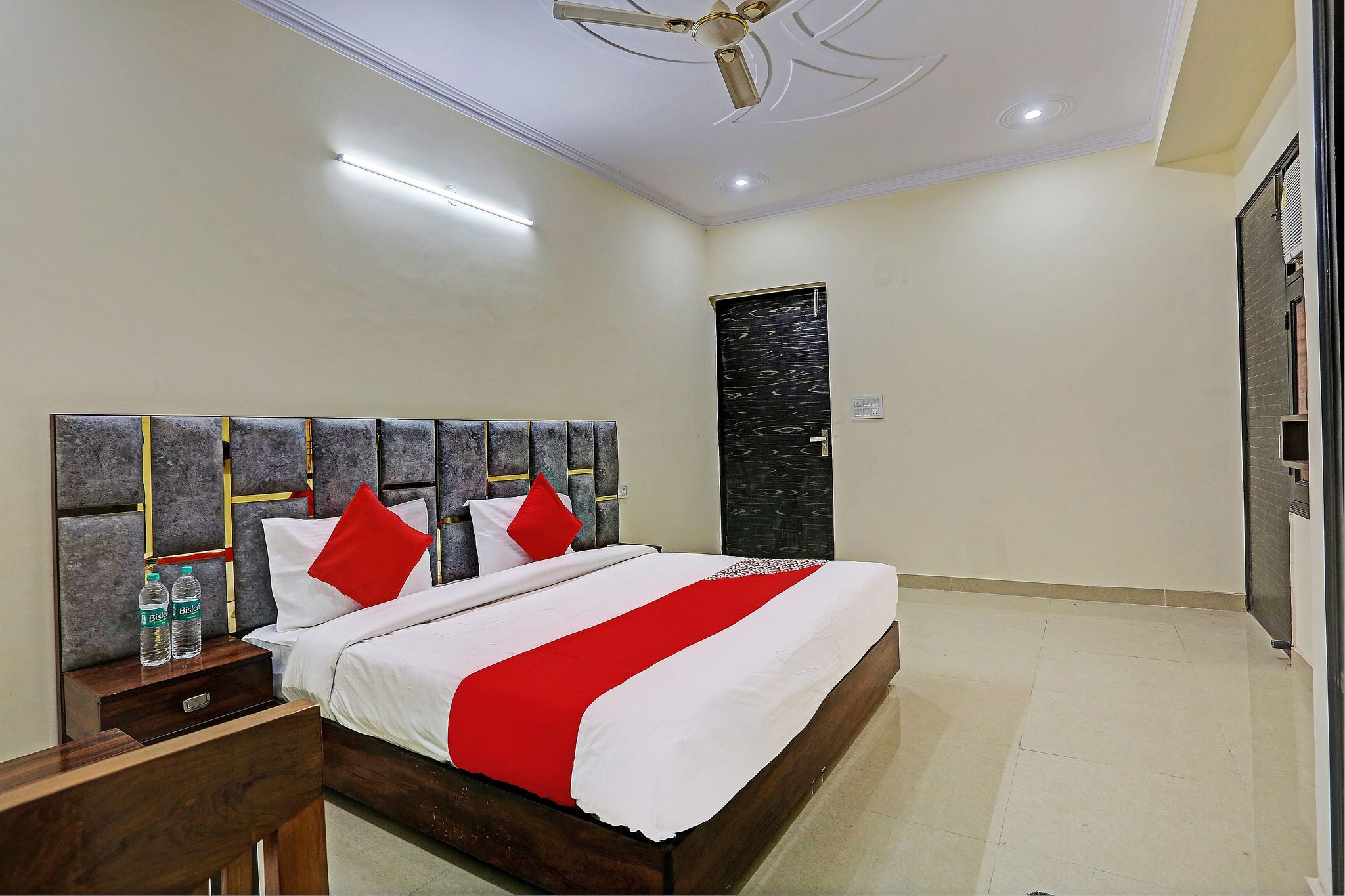 OYO Flagship The Royal Residency Inn Classic 7