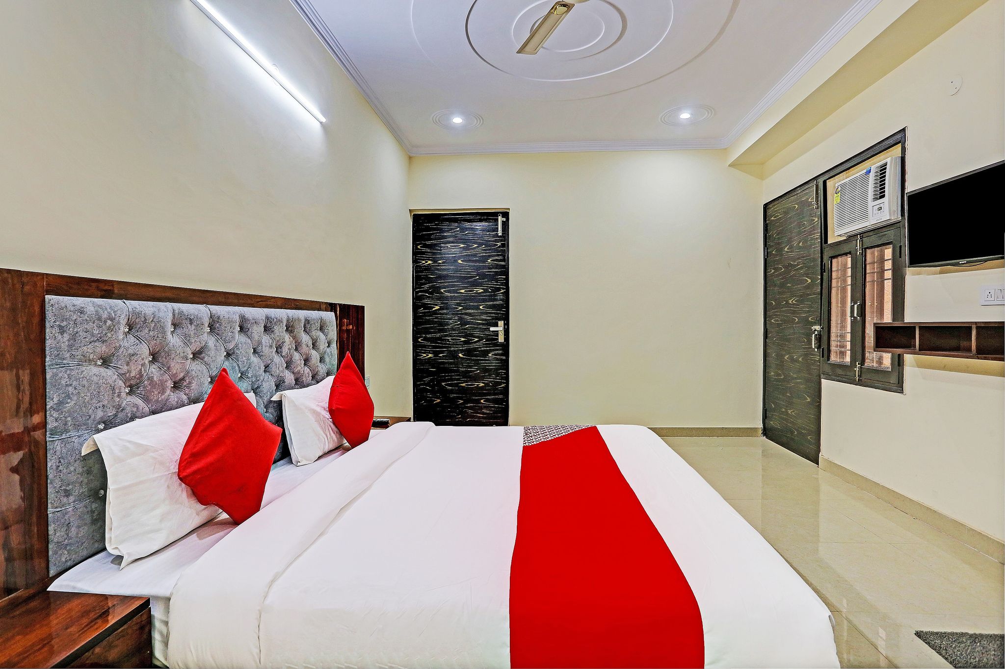OYO Flagship The Royal Residency Inn Classic 11