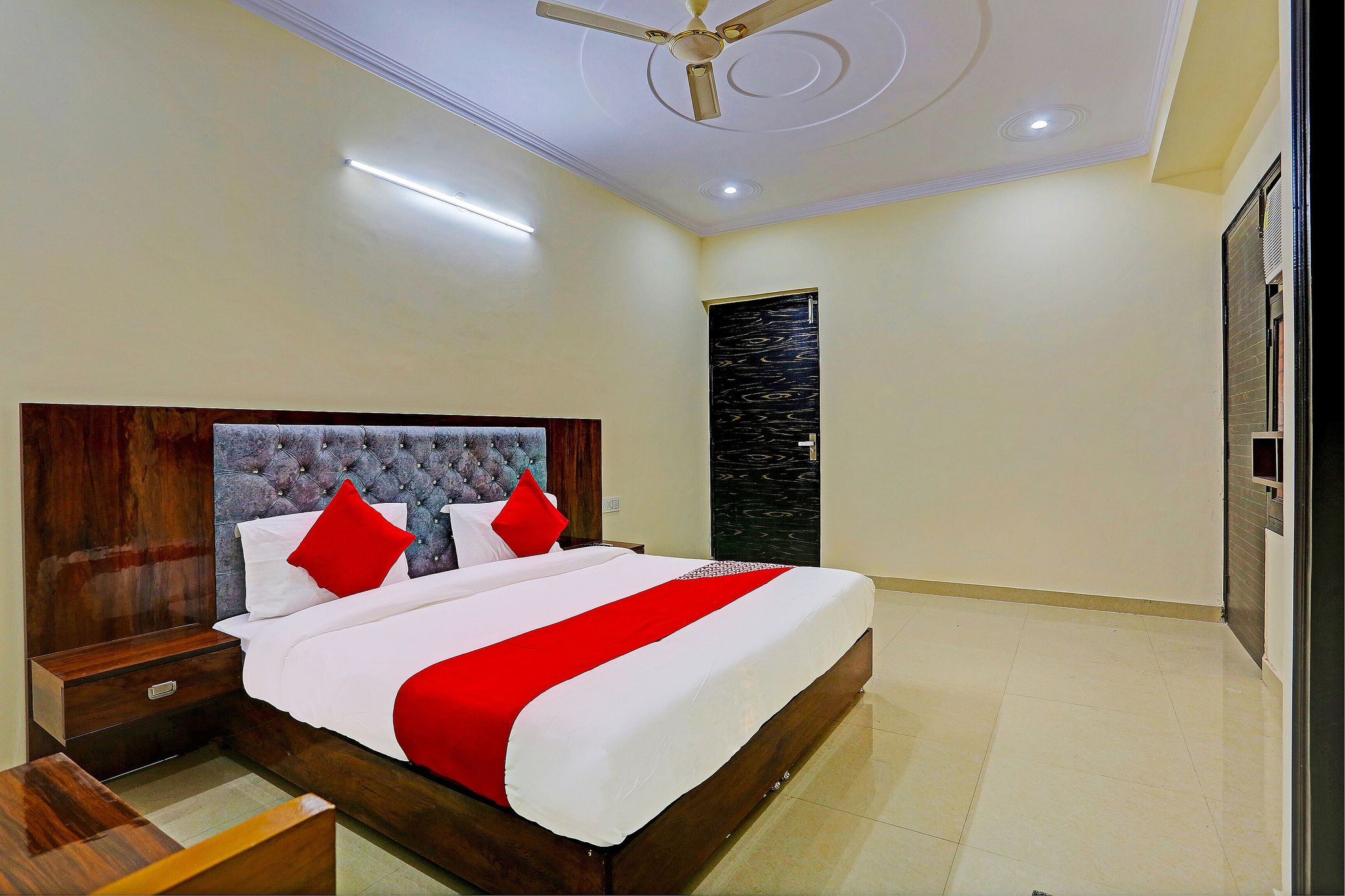 OYO Flagship The Royal Residency Inn Classic 5