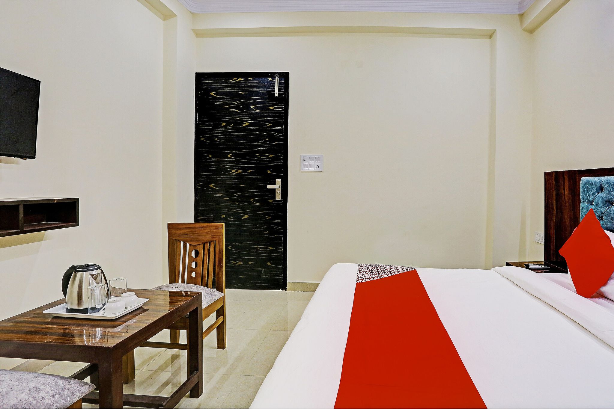 OYO Flagship The Royal Residency Inn Classic 16