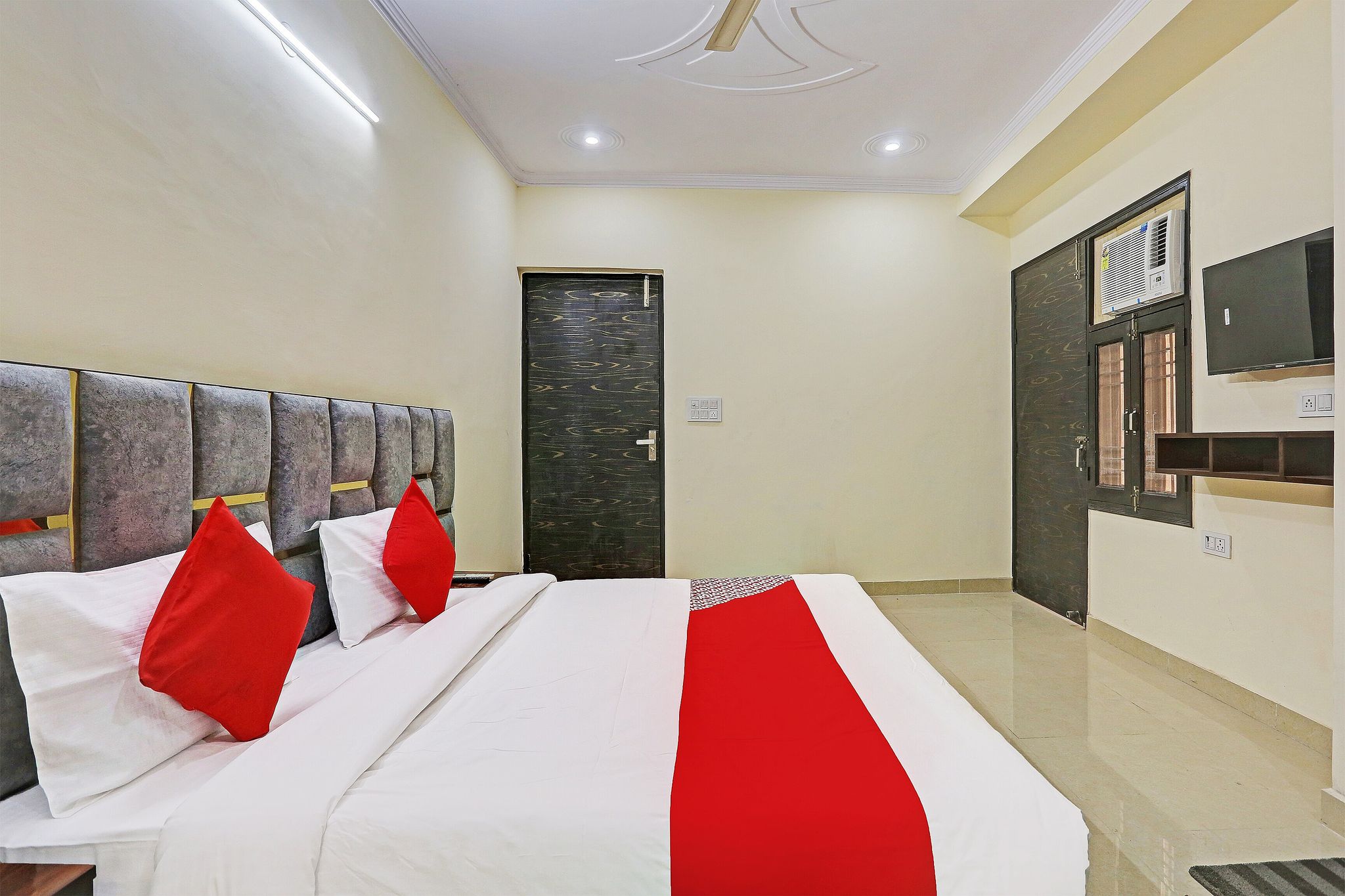 OYO Flagship The Royal Residency Inn Classic 6