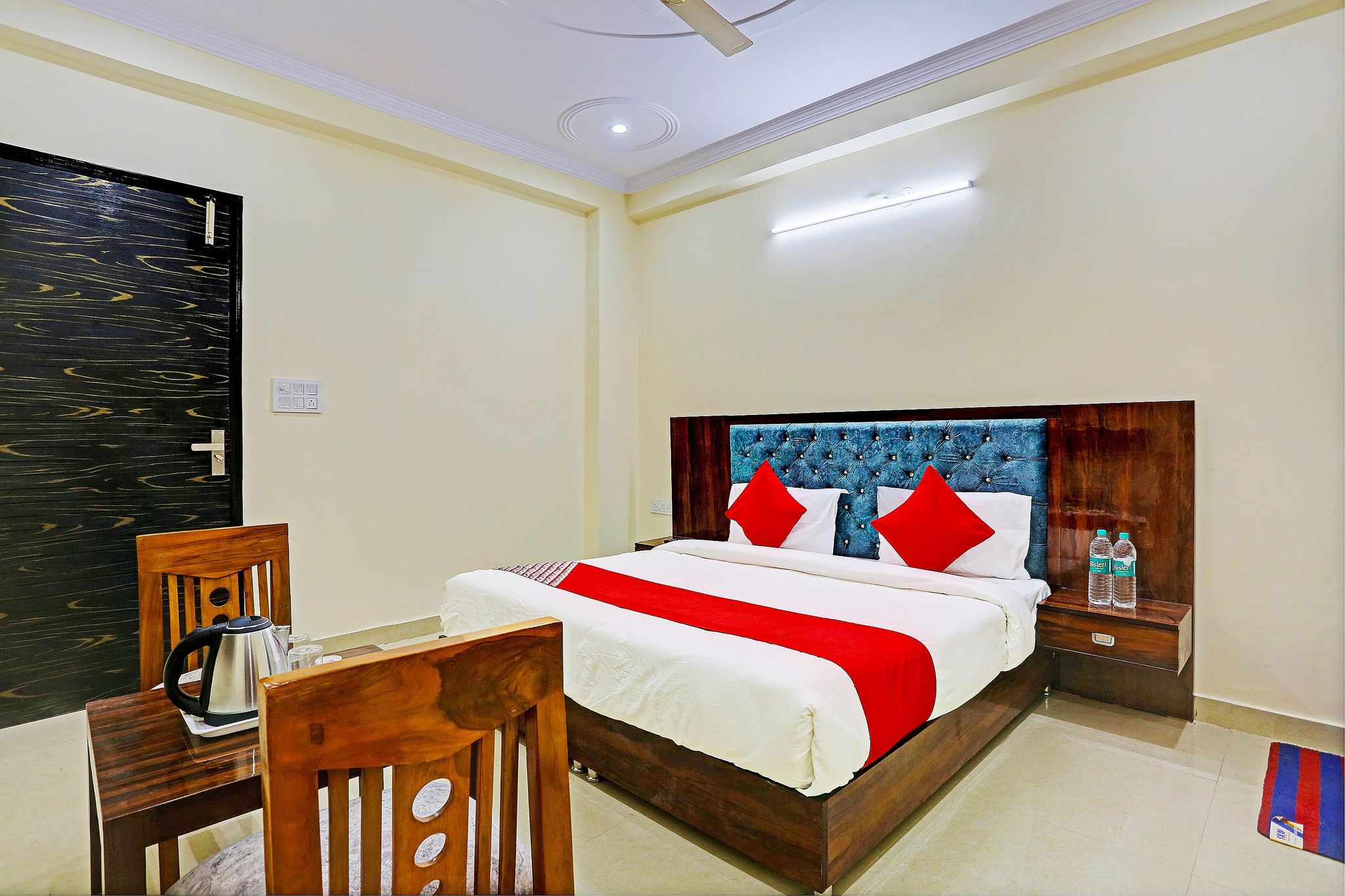OYO Flagship The Royal Residency Inn Classic 9