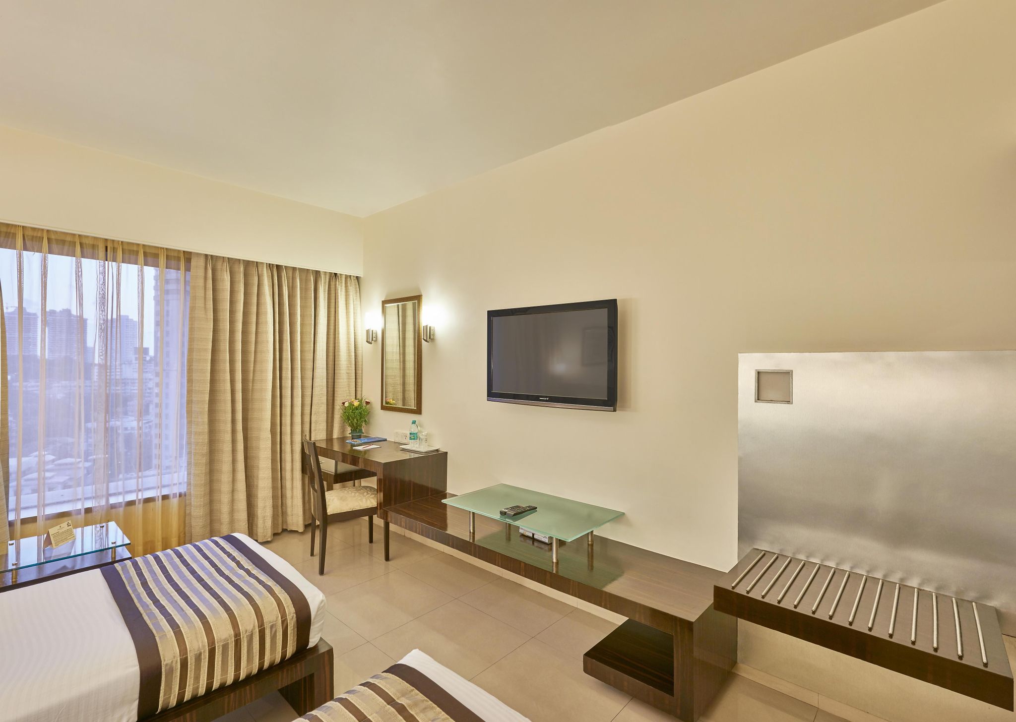 Krishna Palace Mumbai Deluxe Twin Room 4
