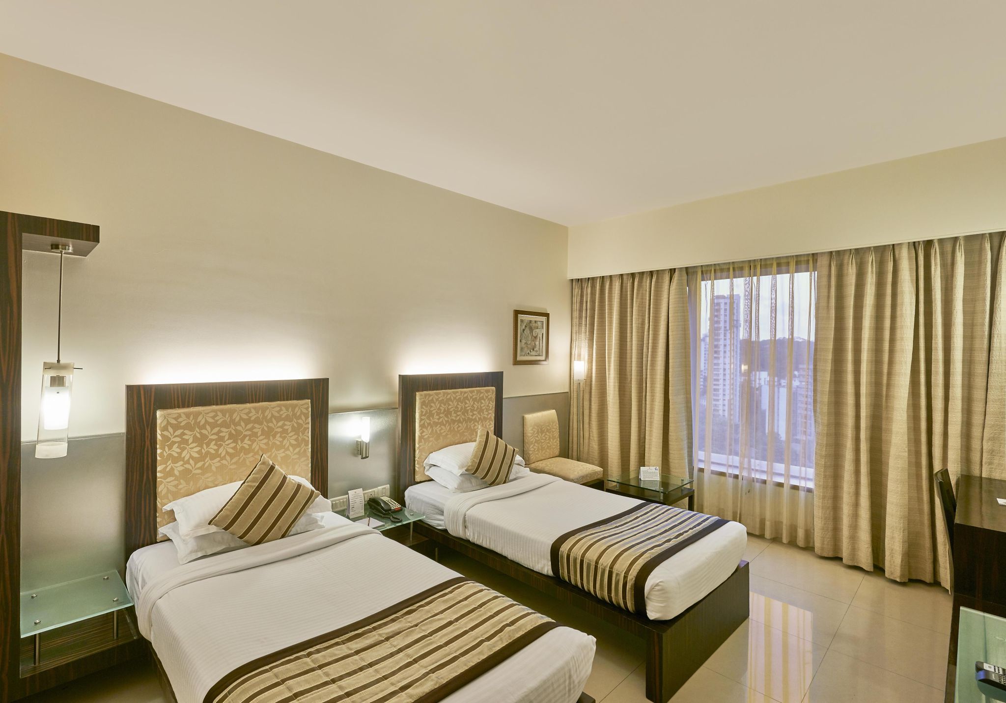 Krishna Palace Mumbai Deluxe Twin Room 6