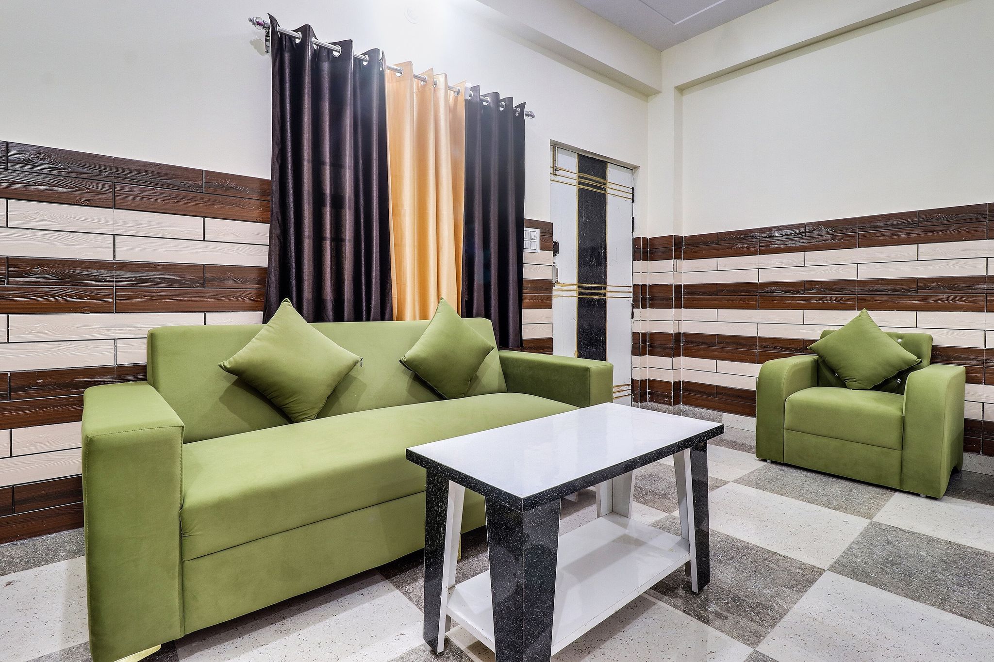 OYO Flagship Hotel The Kailash Classic 7