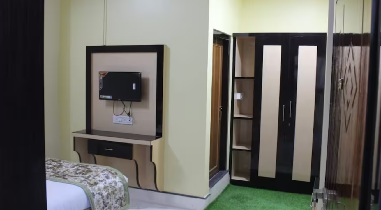 Hotel Rising Sun Deluxe Double Room 7