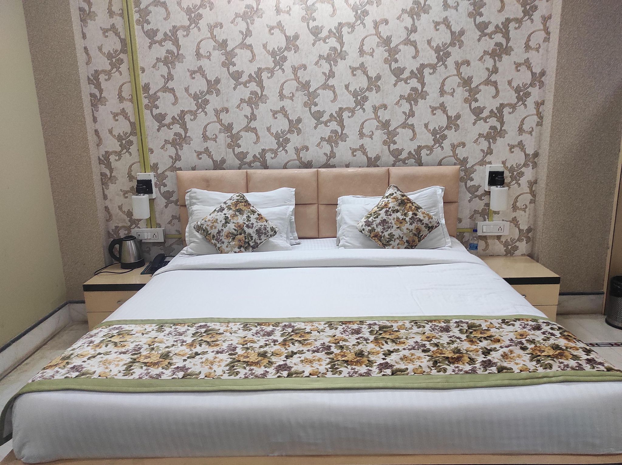 Hotel Rising Sun Deluxe Double Room 6