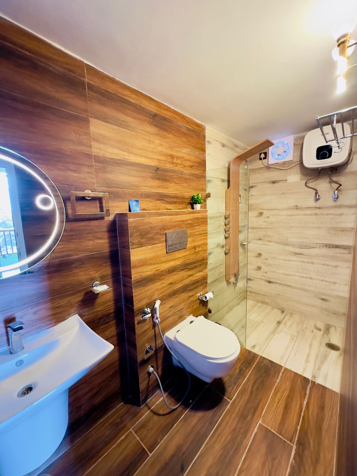 WOW STAYZ2 Ashoka Grand ROCKWOOD CHALET NON VIEW 6