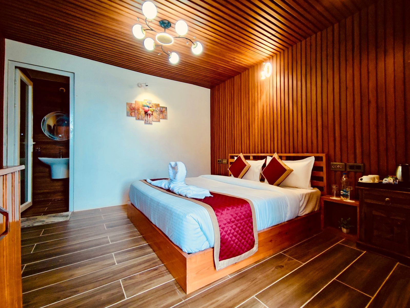 WOW STAYZ2 Ashoka Grand ROCKWOOD CHALET NON VIEW 3