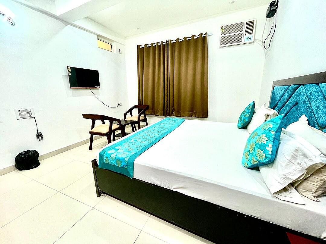 Shri Radha Ashtami Seva Ashram Double Deluxe Room 2