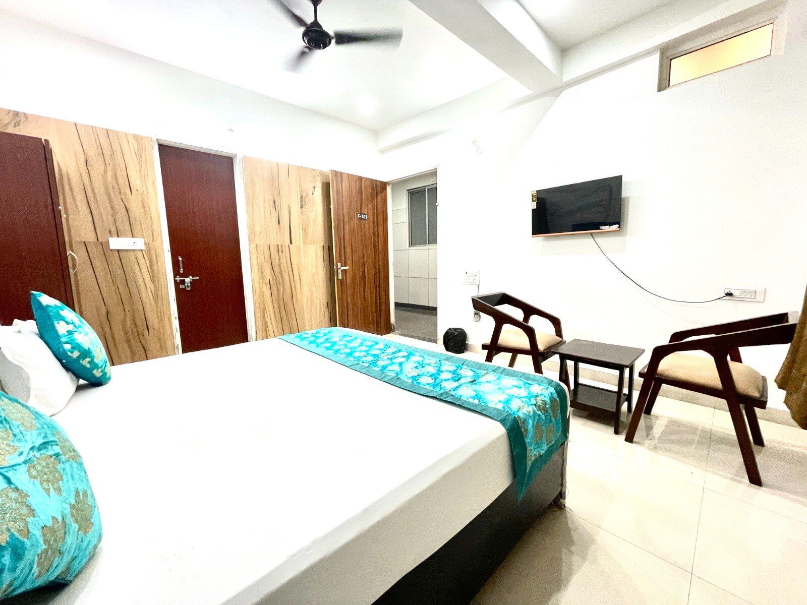 Shri Radha Ashtami Seva Ashram Double Deluxe Room 4
