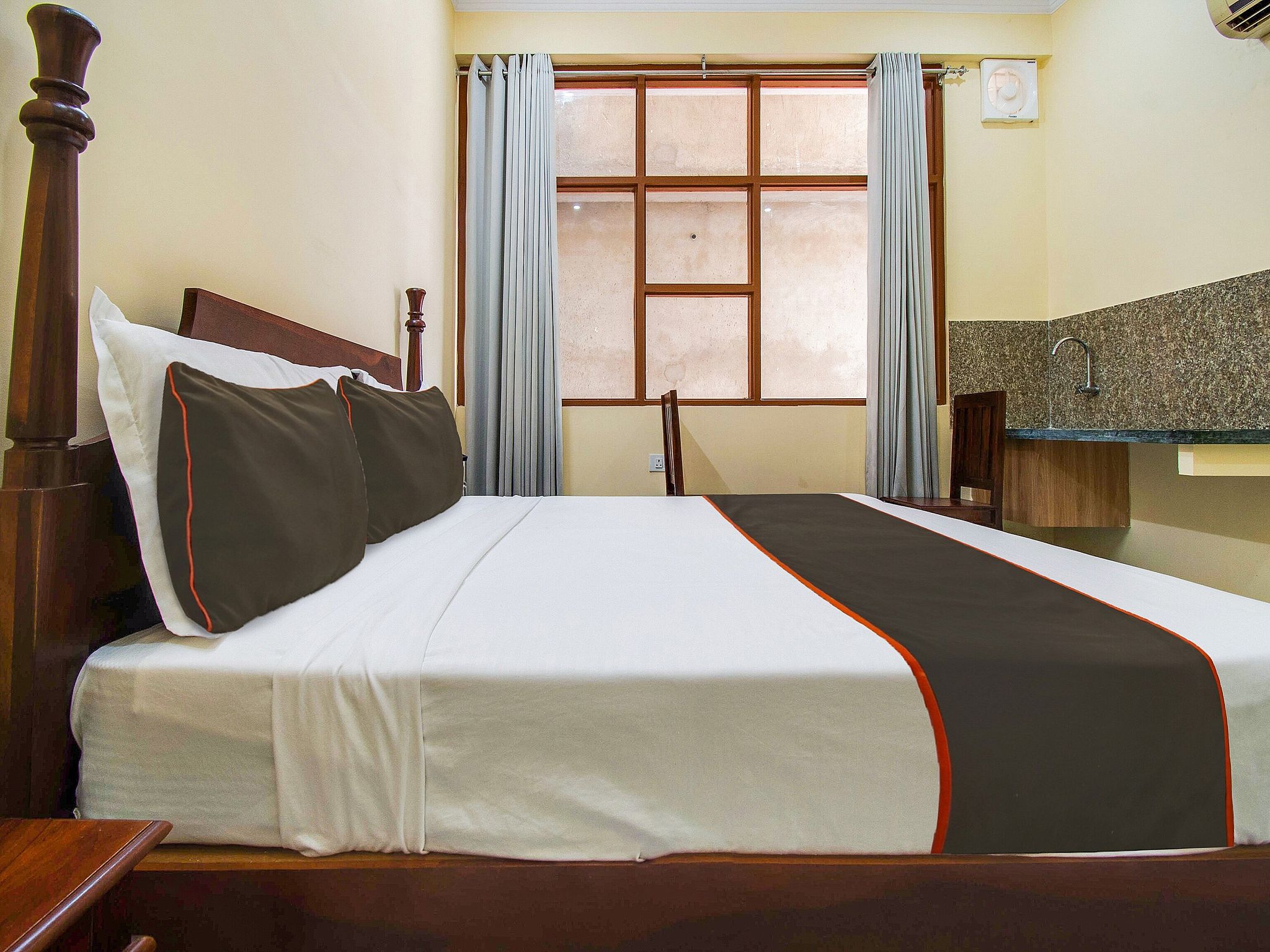 OYO Hotel Umrao opp big tree cafe ajmer road 200ft by pass highway king