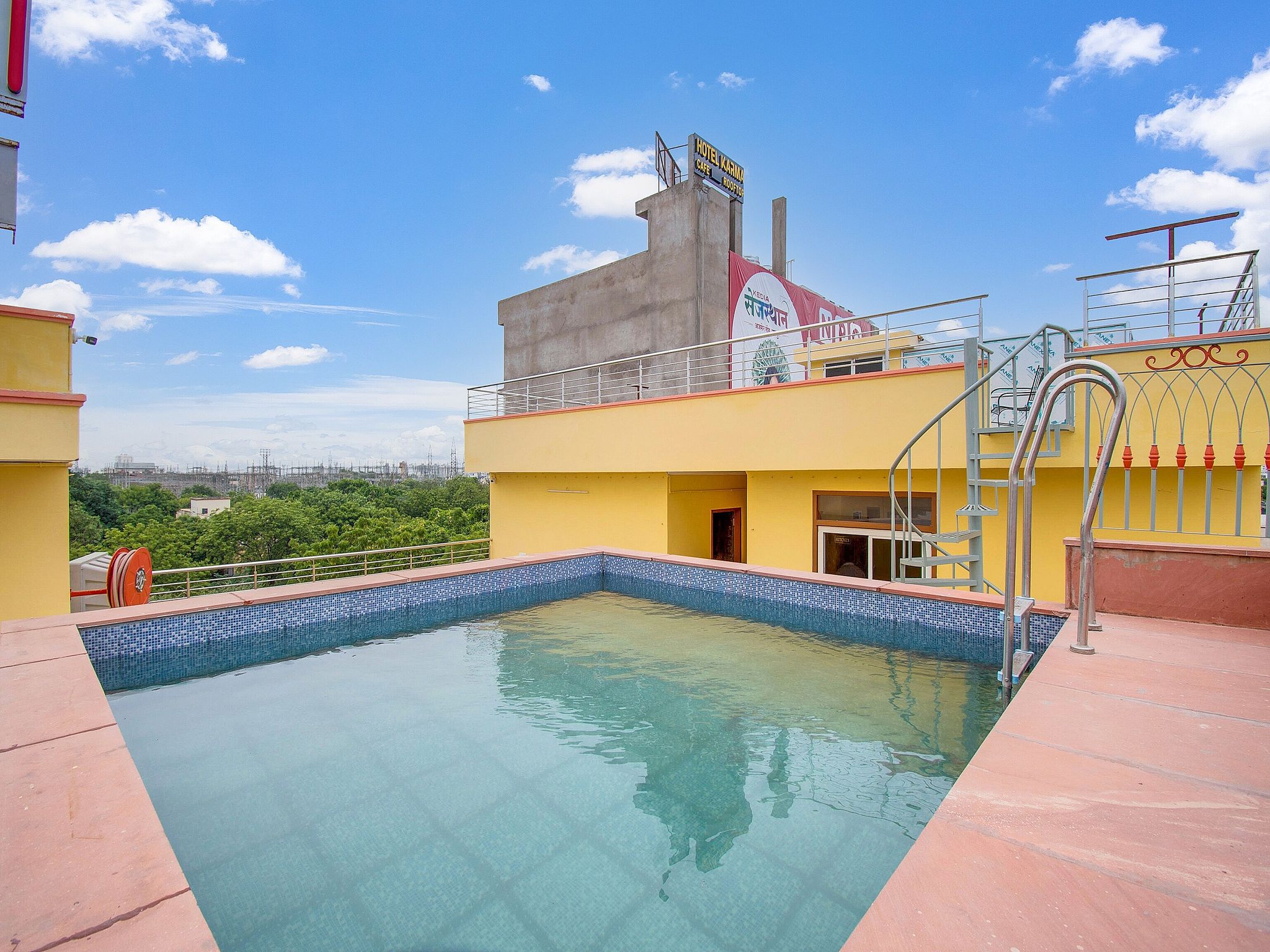 OYO Hotel Umrao opp big tree cafe ajmer road 200ft by pass highway king