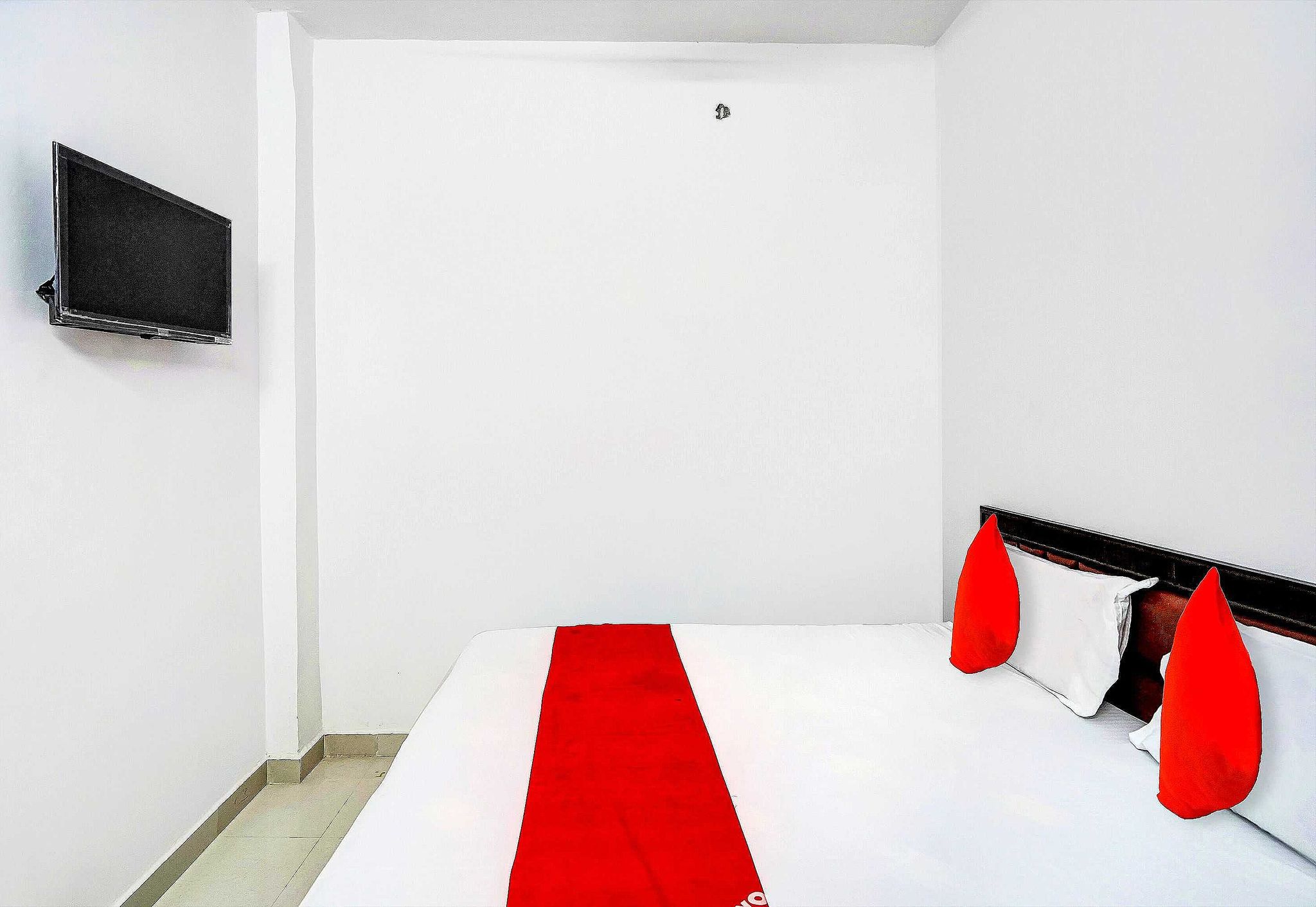 OYO Flagship Dream Heaven Production House Classic 17