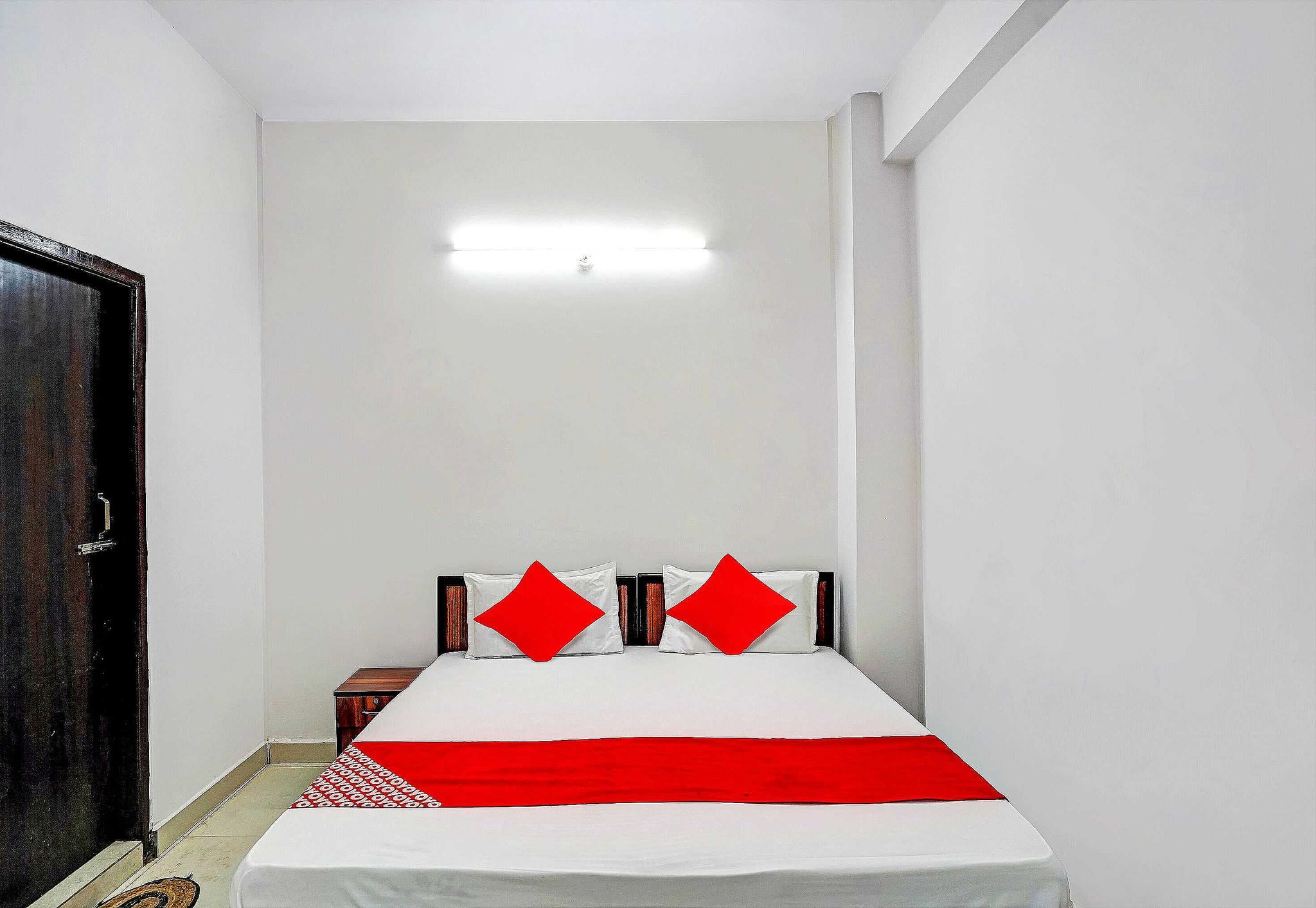 OYO Flagship Dream Heaven Production House Classic 15