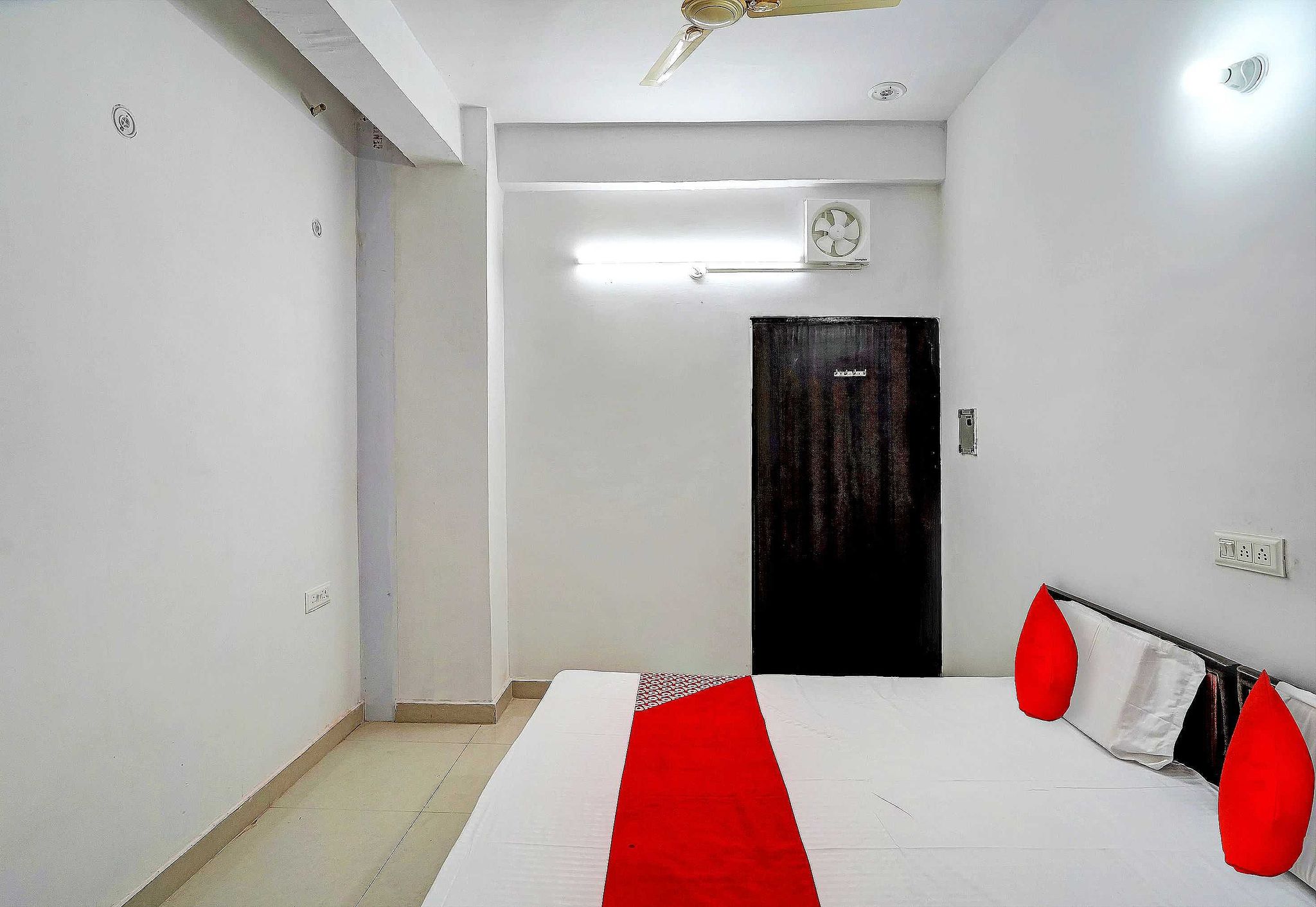 OYO Flagship Dream Heaven Production House Classic 12