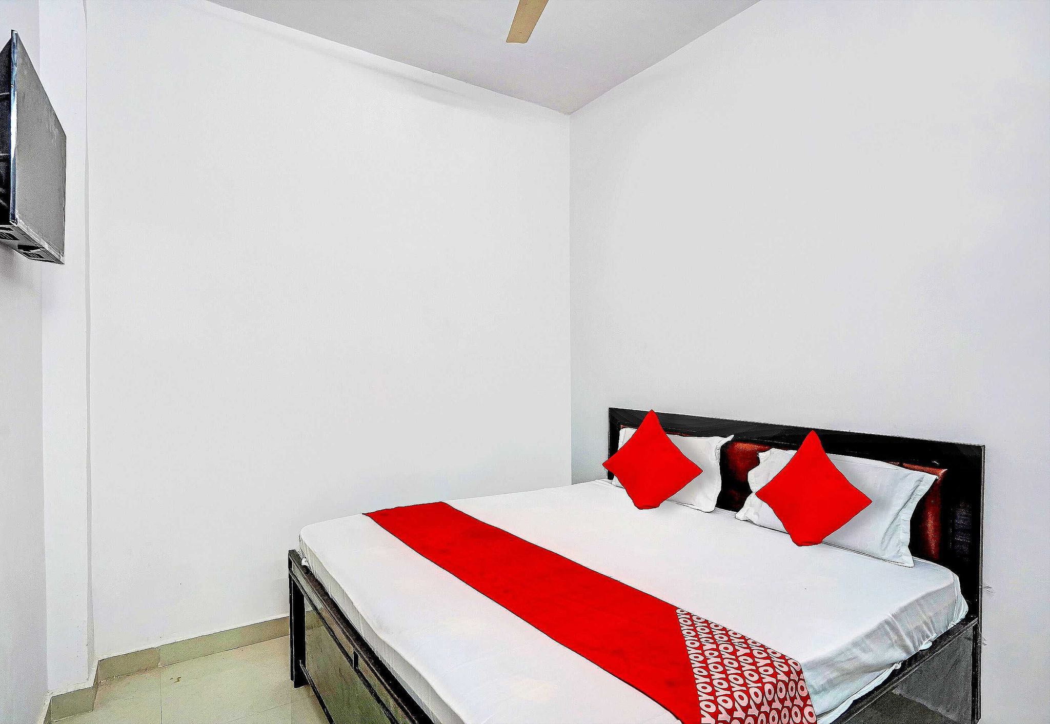 OYO Flagship Dream Heaven Production House Classic 6