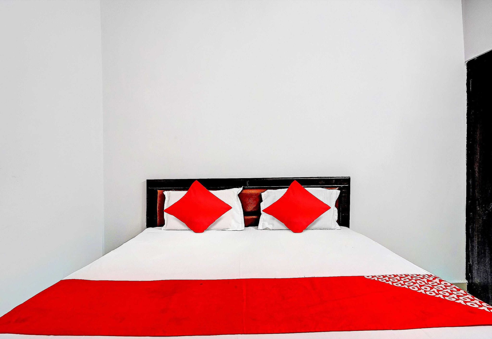 OYO Flagship Dream Heaven Production House Classic 4