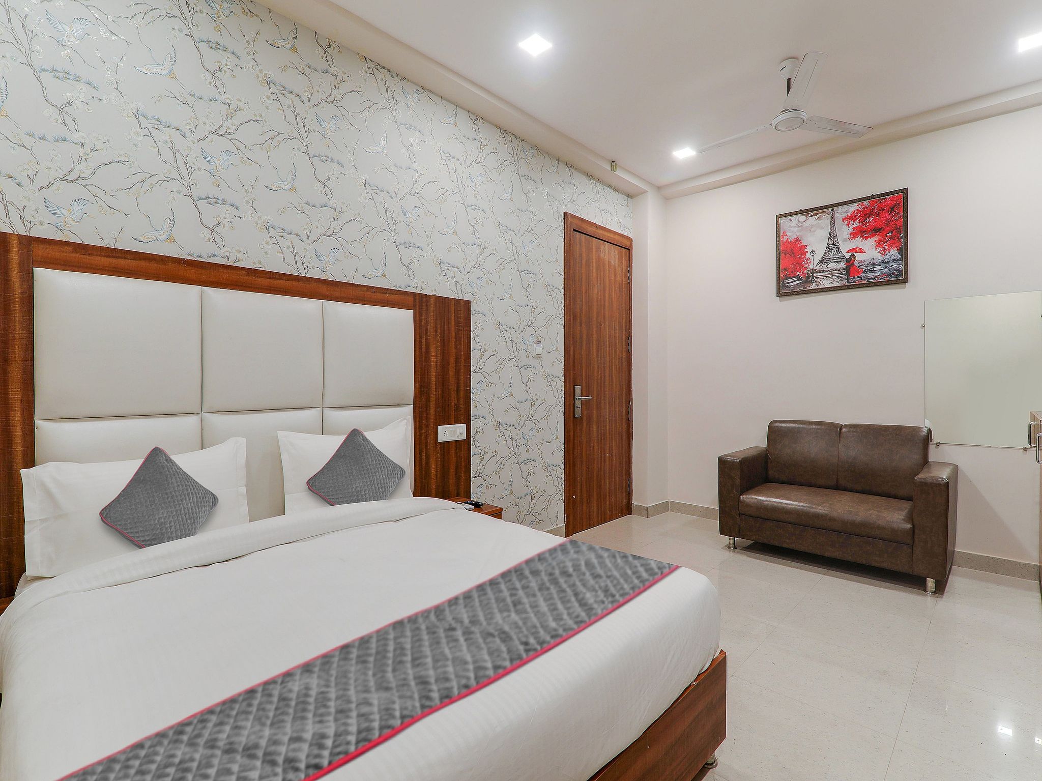 Super Townhouse Majestic Hotel Near Phoenix Palassio Classic 13