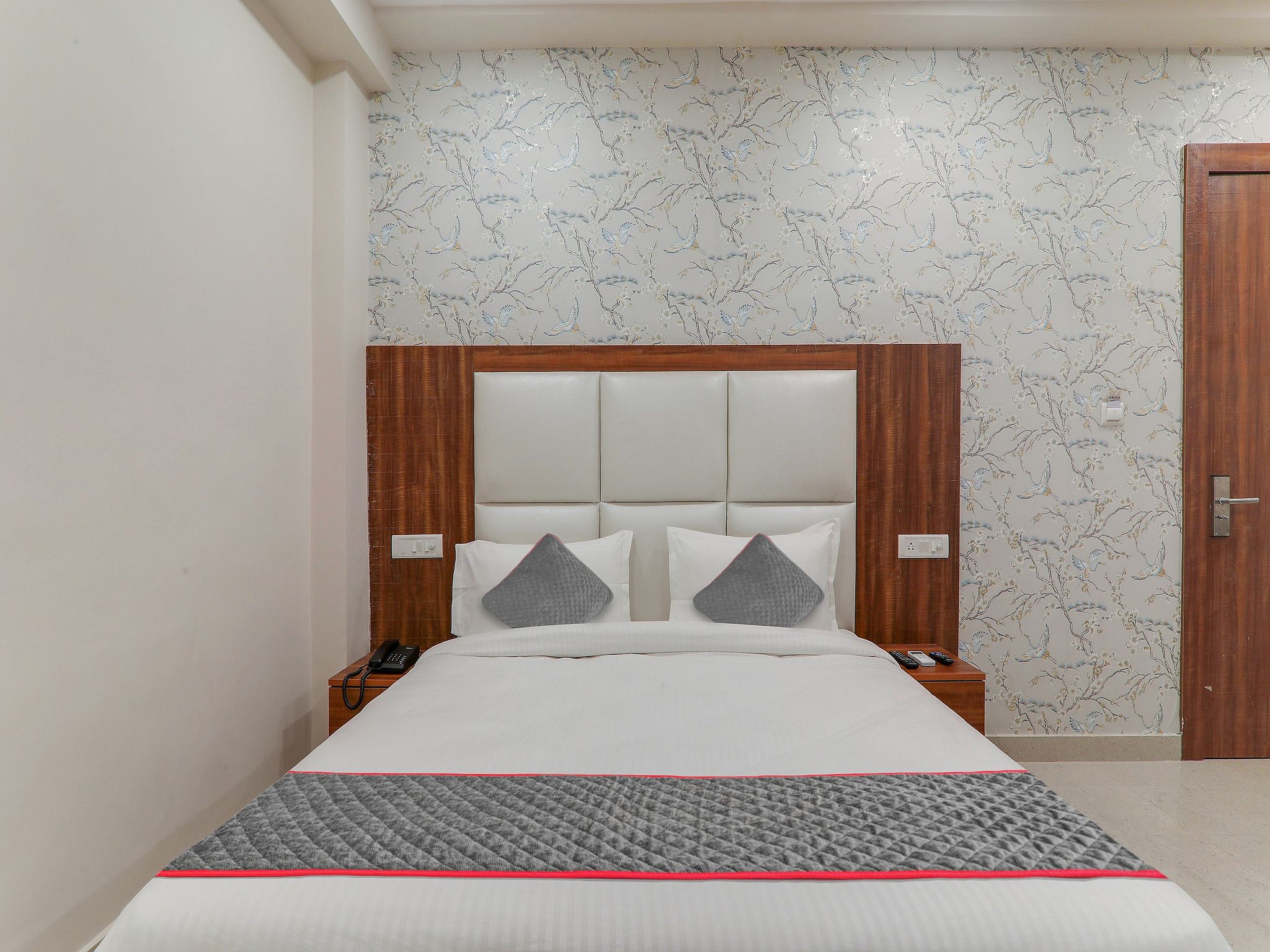 Super Townhouse Majestic Hotel Near Phoenix Palassio Classic 10