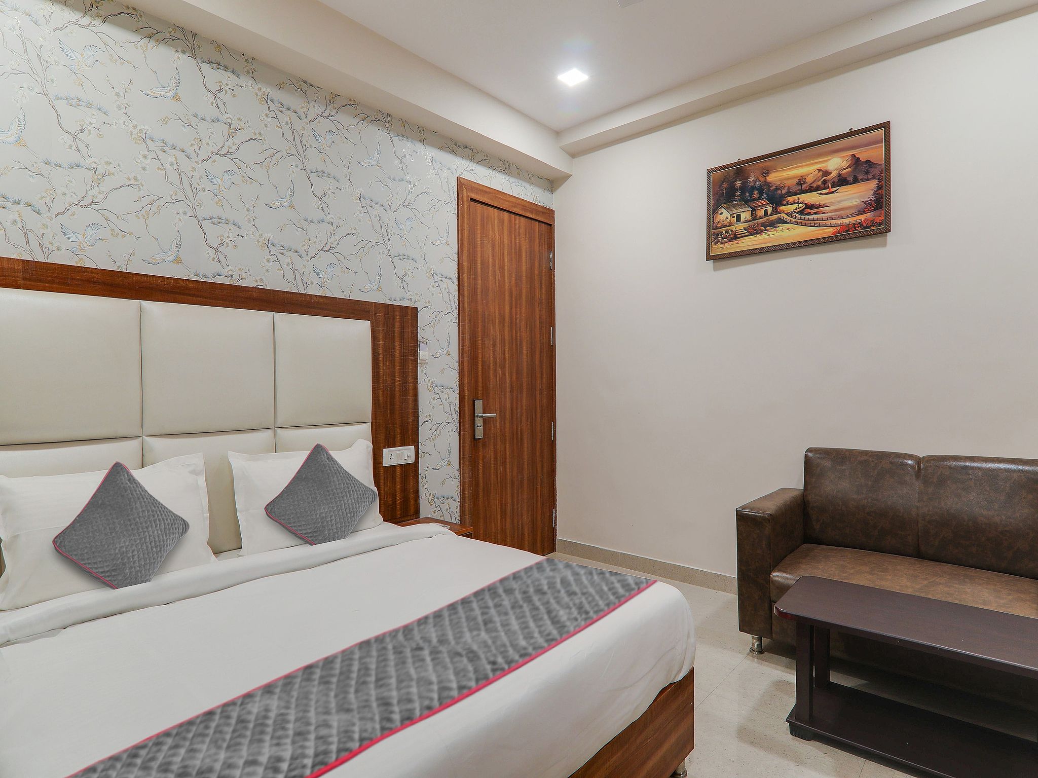 Super Townhouse Majestic Hotel Near Phoenix Palassio Classic 6